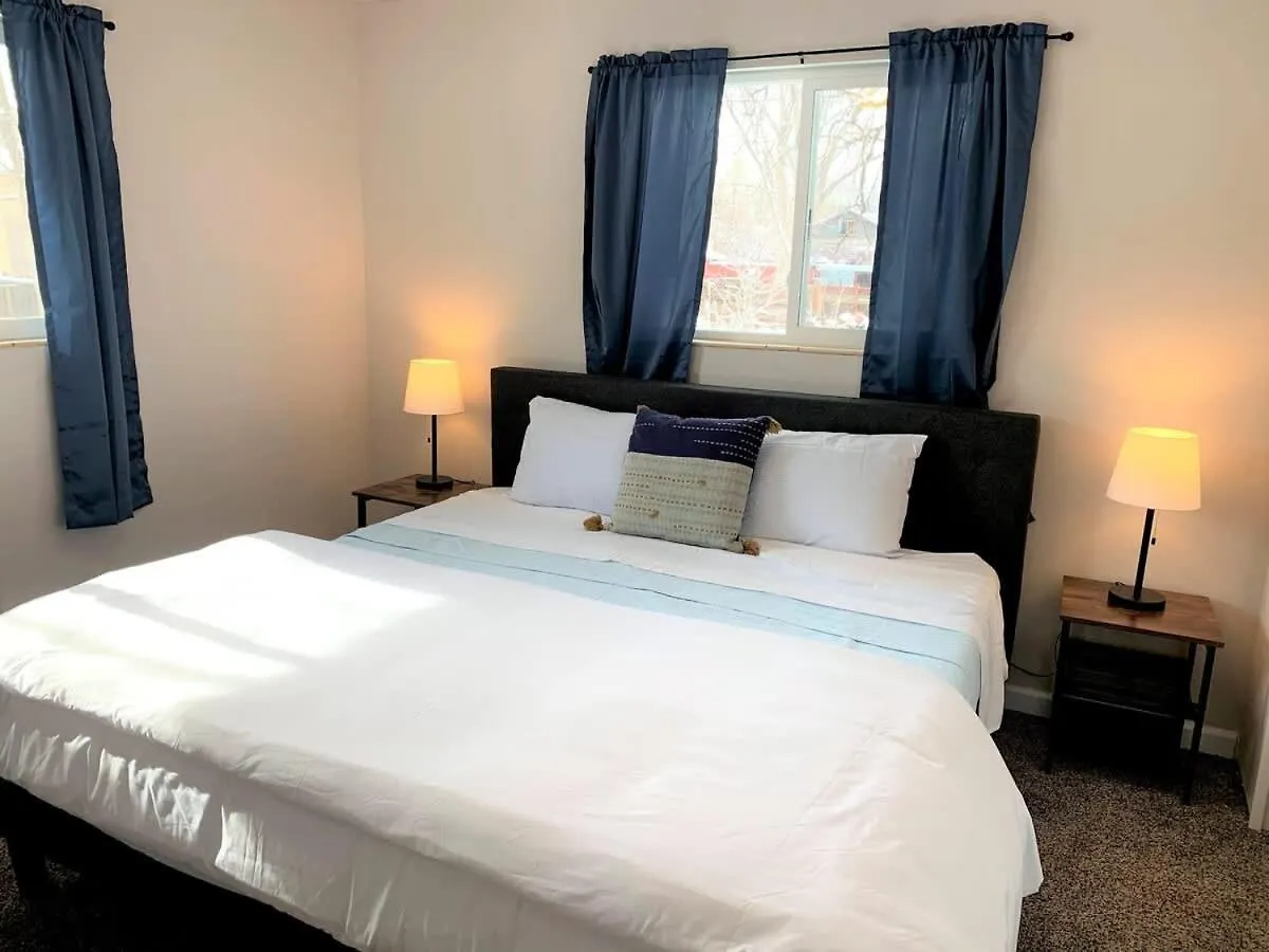 Family Friendly & Cozy Two Bedroom Denver